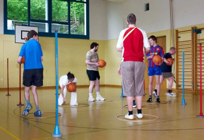 azb_wohnen_turnhalle-1.jpg azb_wohnen_turnhalle-1.jpg