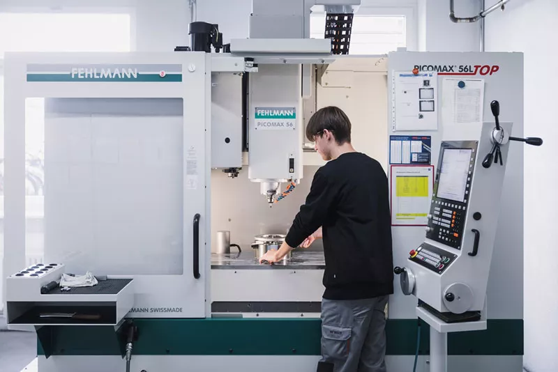 azb_berufsfelder_produktionsmechaniker-in.jpg azb_berufsfelder_produktionsmechaniker-in.jpg